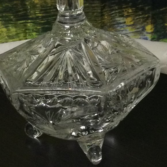 Lead Crystal 3 Footed Candy Dish With Lid Pinwheel Pattern. - Picture 3 of 3